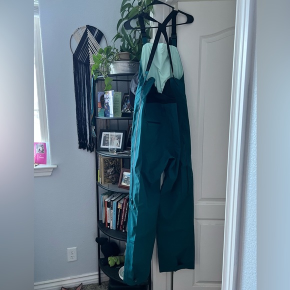 NWT ‘23 Flylow Foxy Bib (large) - Picture 2 of 4